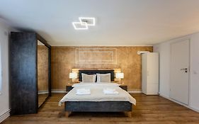 Central House By Amelie